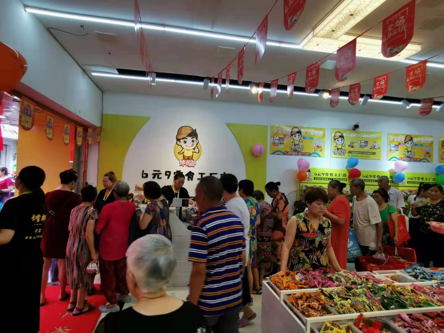 開(kāi)零食加盟店如何一眼吸引到顧客？