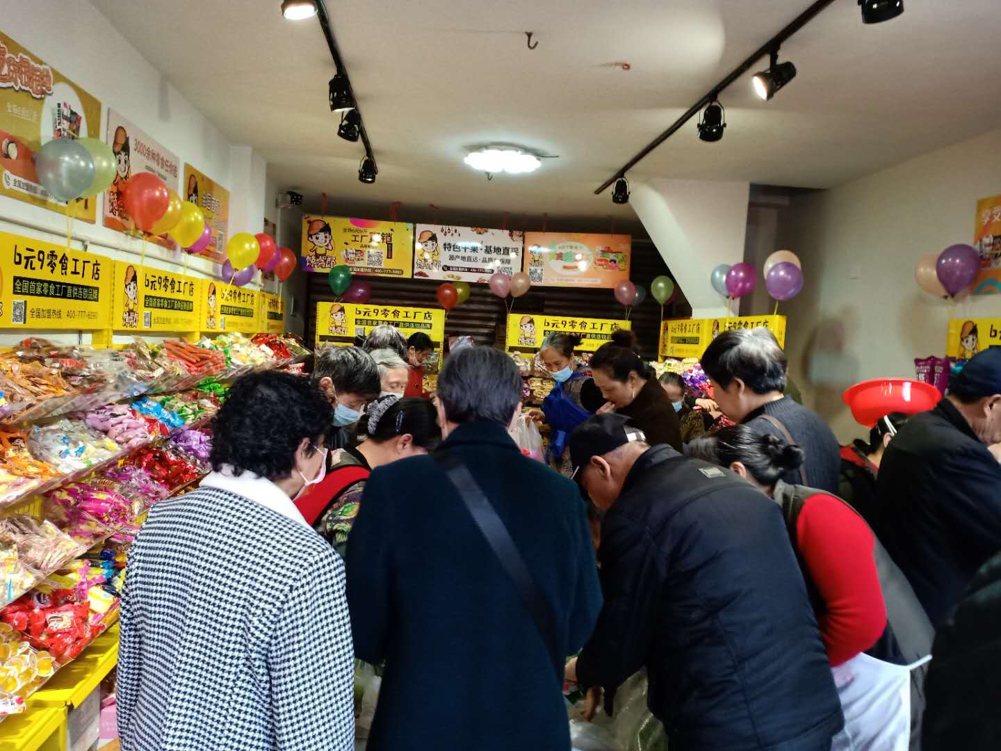 四川資陽開一家零食加盟店利潤有多少？賺錢嗎？