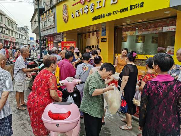 開一家休閑食品加盟店如何選址？