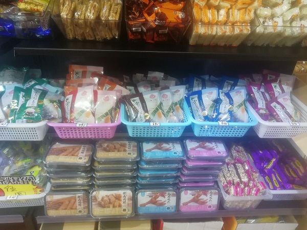 零食加盟店櫥窗怎么設(shè)計(jì)？需要注意哪些？