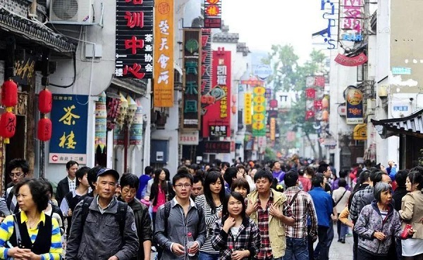 河源創(chuàng)業(yè)加盟零食店連鎖風(fēng)險(xiǎn)大嗎？
