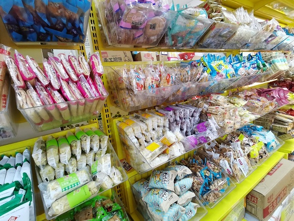創(chuàng)業(yè)加盟零食店就選饞嘴郎零食工廠(chǎng)店